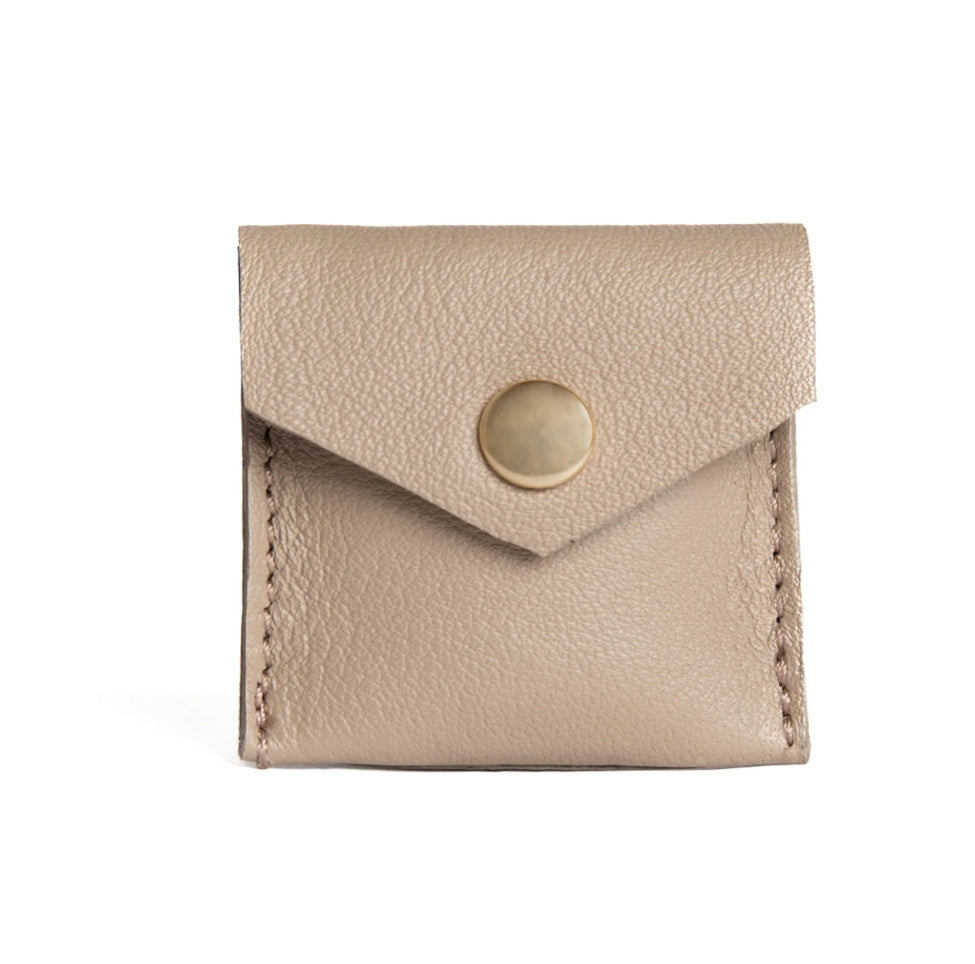 UGO - NAPPA LEATHER APPLE AIRTAG HOLDER FOR COLLAR