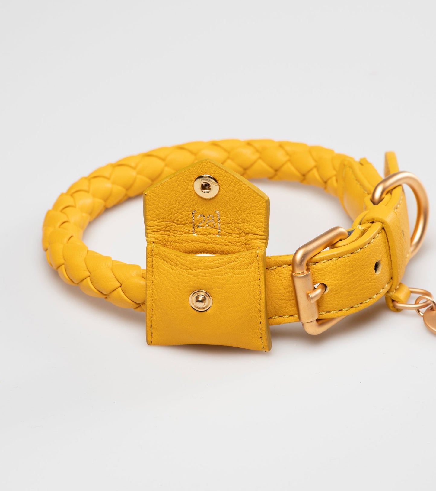 UGO - NAPPA LEATHER APPLE AIRTAG HOLDER FOR COLLAR