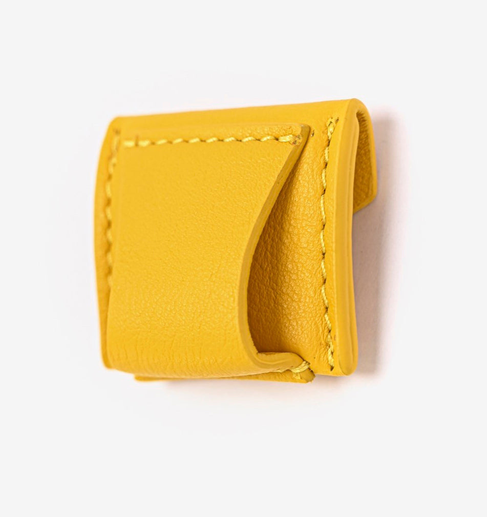 UGO - NAPPA LEATHER APPLE AIRTAG HOLDER FOR COLLAR