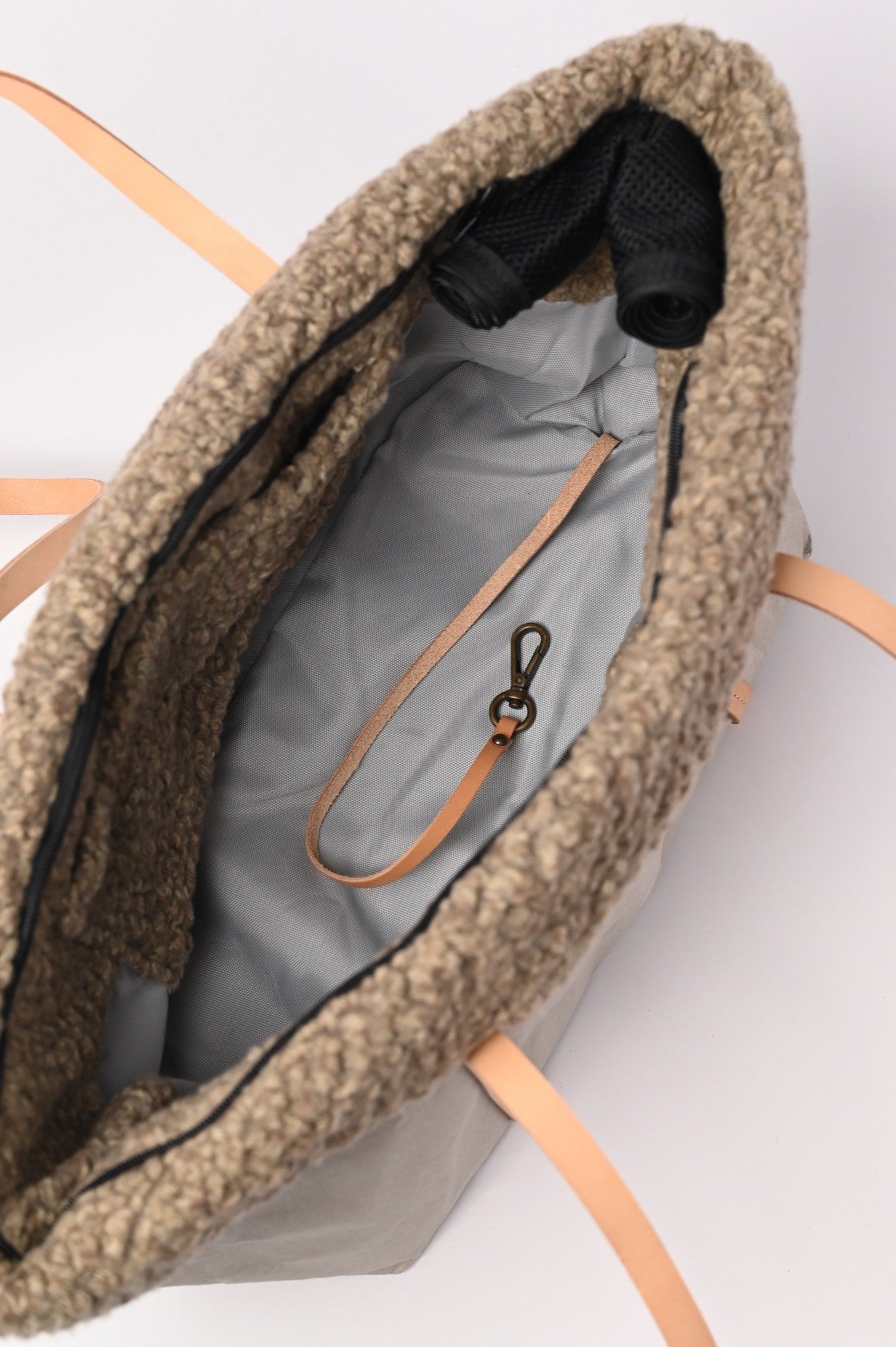 ANNIE PAPER DOG BAG BOUCLÈ WOOL NET