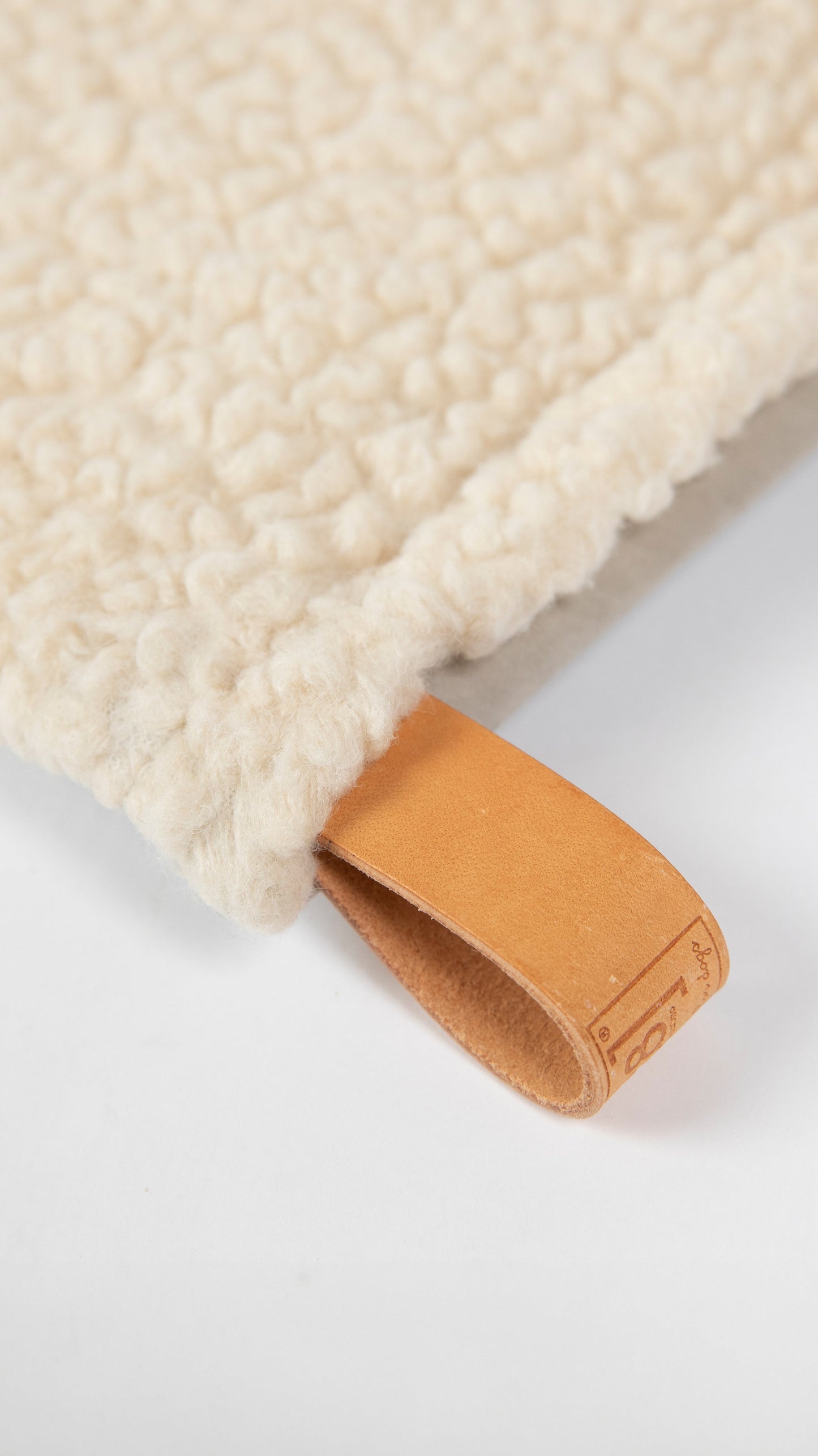 RICHARD - THIN DOG CUSHION IN WOOL