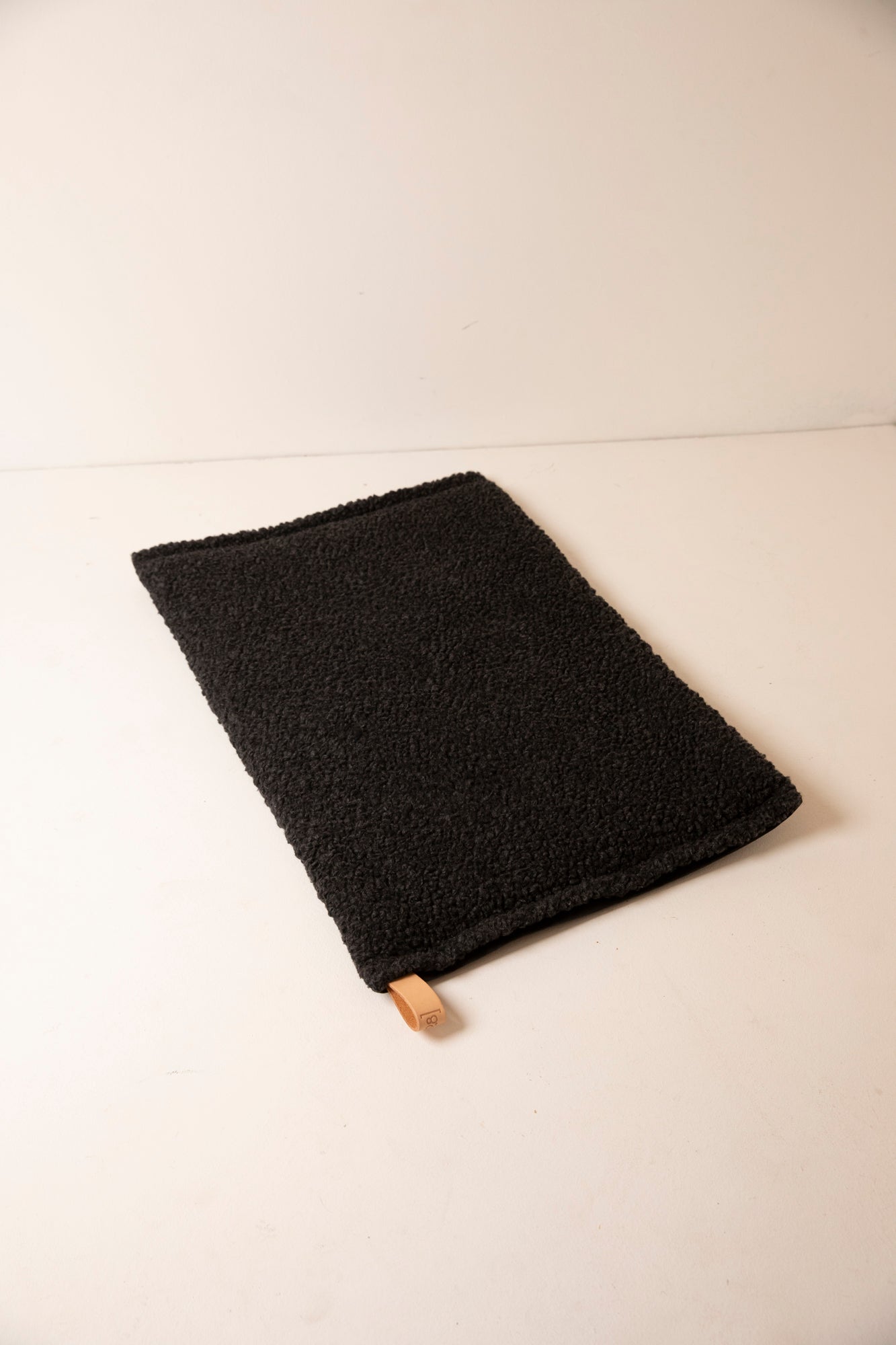 RICHARD - THIN DOG CUSHION IN WOOL