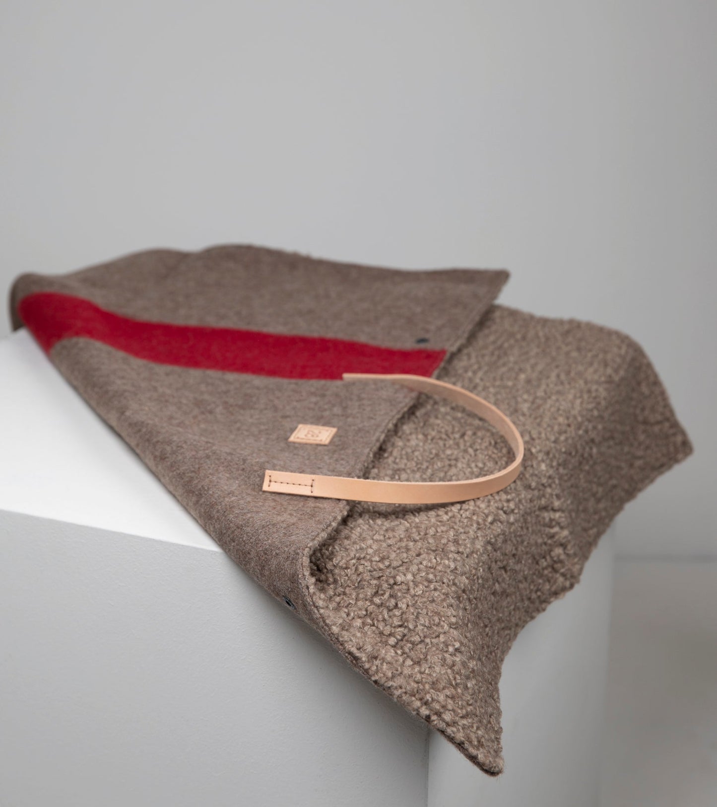 STEVE DOG TRAVEL MAT RECYCLED WOOL