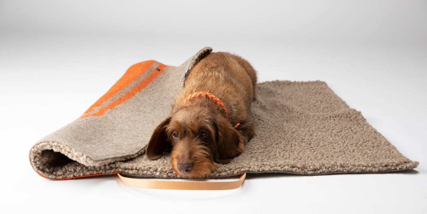 STEVE DOG TRAVEL MAT RECYCLED WOOL