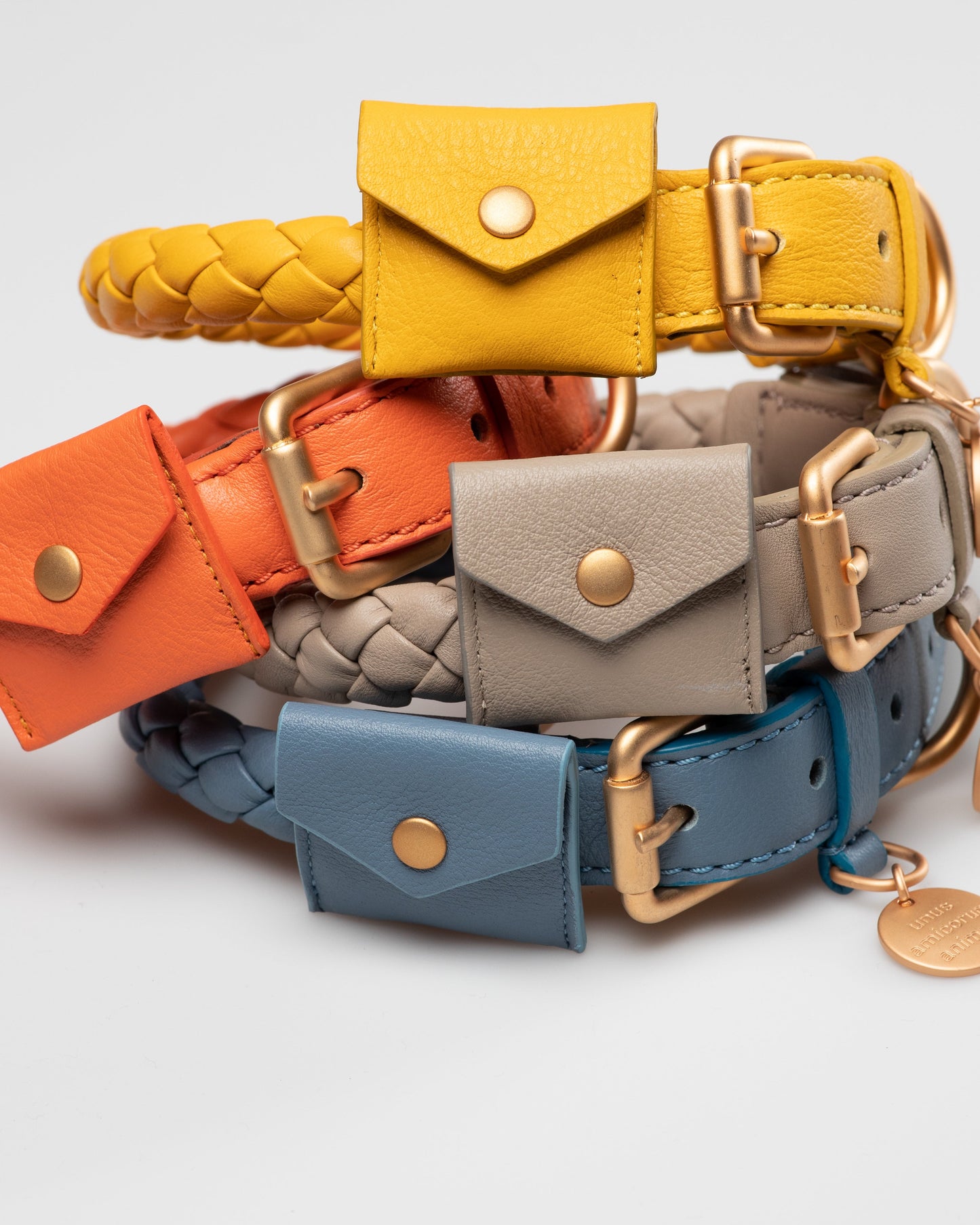 UGO - NAPPA LEATHER APPLE AIRTAG HOLDER FOR COLLAR